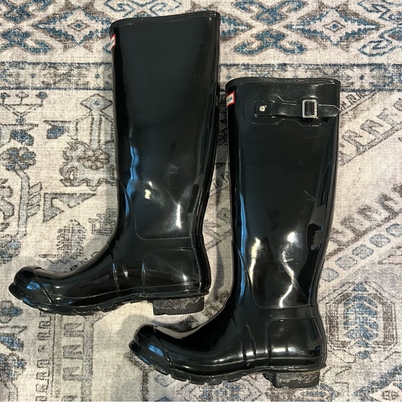 Hunter Boots Women’s Original Tall Gloss Rain Boots - Picture 3 of 9